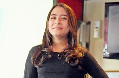 Prilly Latuconsina Tampil Anggun Berhijab Jelang Ramadhan
