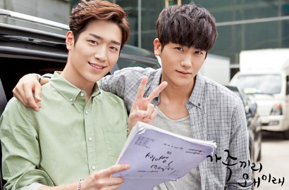 Seo Kang Joon-Hyunsik Bikin Meleleh di Fanmeeting 'What's With This Family'