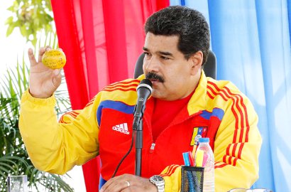 Wah, Lempar Presiden Venezuela Pakai Mangga Malah Dapat Rumah