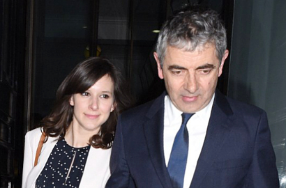Beda Usia 28 Tahun, Rowan Atkinson 'Mr. Bean' Mesra dengan Pacar