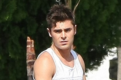 Zac Efron Pakai Boneka Untuk Tutupi Alat Vitalnya di 'Dirty Grandpa'