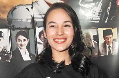Chelsea Islan Serius Latihan Panahan untuk '3 Srikandi'