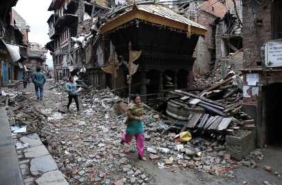 Terjebak di Puing Hotel 3 Hari, Korban Gempa Nepal Minum Air Seni