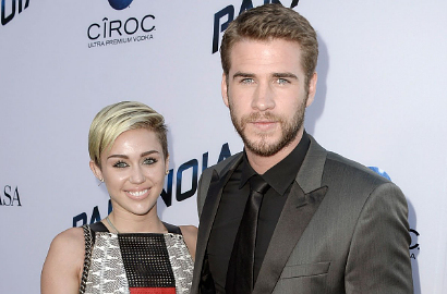 Miley Cyrus Jalan Bareng Liam Hemsworth di Los Angeles, Balikan?