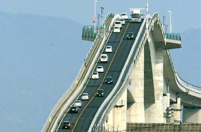 Keren, Jepang Ternyata Punya Jembatan Ekstrem 'Roller Coaster'