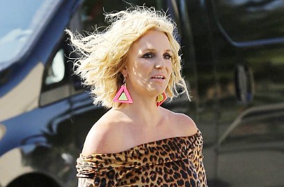 Britney Spears Dikabarkan Cedera Gara-Gara Jatuh di Konser Las Vegas