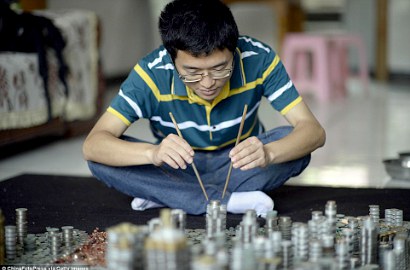 Kerennya Miniatur Kota dari Akik dan Koin Buatan Pemuda Asal Tiongkok