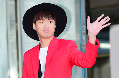 Tablo Menyeringai Puas di Video Reaksi MV Big Bang 'Bae Bae'