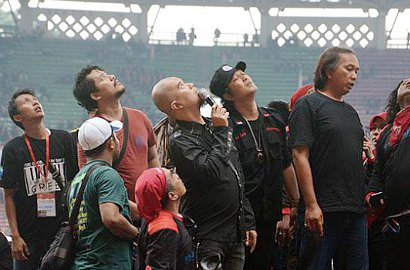 Rayakan Hari Buruh, Seorang Pria Jatuh dan Terbakar di Konser Ahmad Dhani