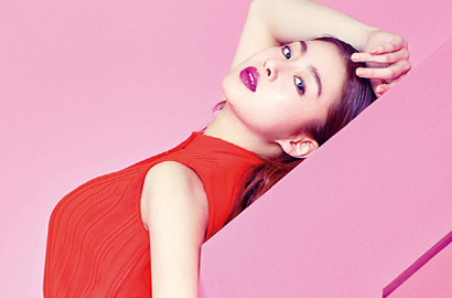 Imutnya Kang Sora Pakai Seragam di Foto 'Warm and Cozy'
