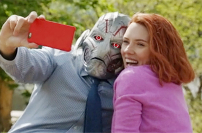Kocaknya Parodi Black Widow Pacaran dengan Musuh 'Avengers' di 'SNL'