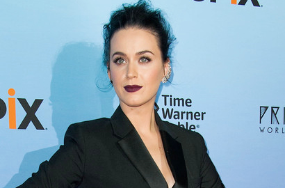 Katy Perry Bleaching Alis dan Ganti Warna Rambut Demi Wonderland