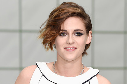 Pakai Baju Lambang Bendera Jepang di Korea, Kristen Stewart Dikritik Netter