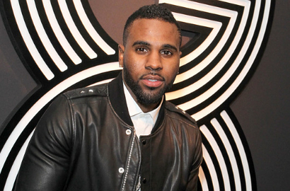 Jason Derulo Jatuh Saat Red Carpet Met Gala 2015?