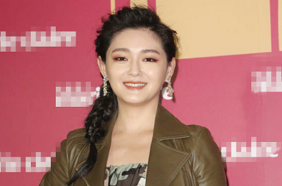 Barbie Hsu Pamer Sisi Keibuan Bersama Sang Anak