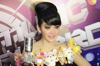 Syahrini Kalahkan Agnez Mo dan Raisa di SCTV Music Awards 2015
