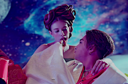 Taeyang Suap-Suapan dengan Gadis Cantik di Bonus Klip Big Bang 'Bae Bae'