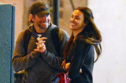 Bradley Cooper dan Mantan Kekasih Cristiano Ronaldo Kepergok Ciuman Mesra