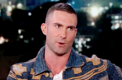 Adam Levine Dilempar Bubuk Gula Jelang Tampil di Acara Live