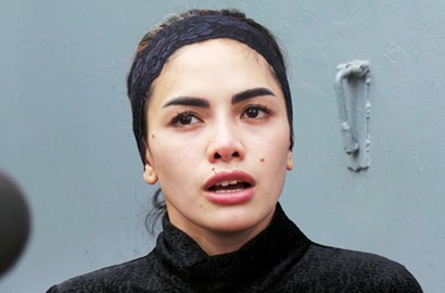 Digosipkan Putus dengan Pacar, Nikita Mirzani Unggah Foto Cium Cewek
