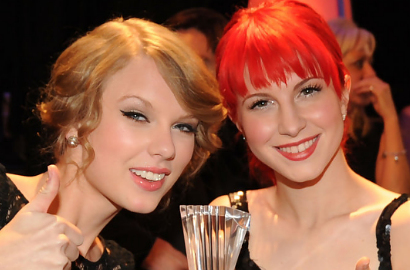 Taylor Swift Rilis Poster Hayley Williams Paramore untuk Single 'Bad Blood'