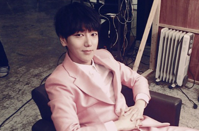 Balik ke Korea, Yesung SuJu Bawa Oleh-Oleh Mie Instan Asli Indonesia