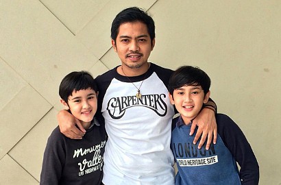 Jadi Produser, Ade Govinda Orbitkan Duo Cole and Clay