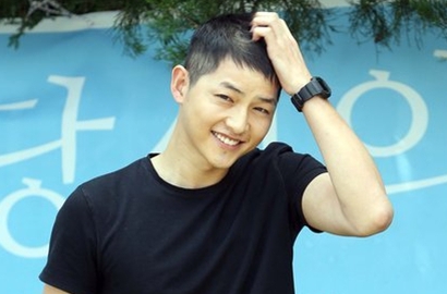 Jelang Keluar Wamil, Song Joong Ki Sapa Fans dengan Foto Selca
