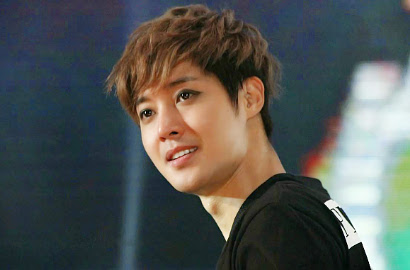 Fans Tunjukkan Dukungan dan Ramai-Ramai Antar Kim Hyun Joong Wamil