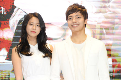 Seolhyun dan Yeo Jin Goo Bicarakan Adegan Ciuman di 'Orange Marmalade'