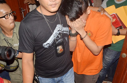 Percakapan BBM Artis PSK AA dengan Mucikari RA Bocor ke Publik