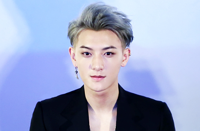 Masih Pakai Gelang Grup, Tao Tepis Isu Hengkang dari EXO?