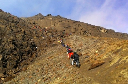 Inilah Foto Detik Terakhir Sebelum Pendaki Jatuh ke Kawah Gunung Merapi