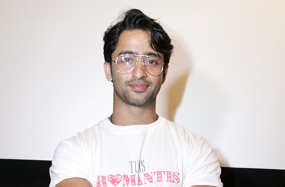 Duo Ganteng Maut, Shaheer Sheikh dan Aham Sharma 'Karna' Selfie Bareng