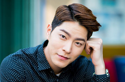 Hong Jong Hyun Pamer Six-Pack di Foto 'Clash of the Families 2'