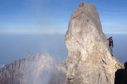 Simak Video Kondisi Puncak Merapi Sesaat Sebelum Pendaki Jatuh