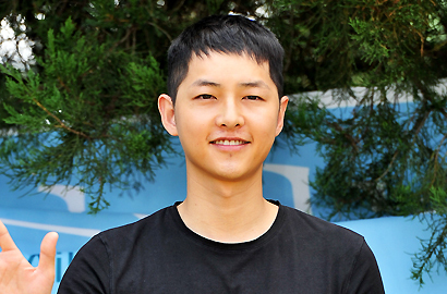 Song Joong Ki Donasikan Rp 1,2 M untuk Korban Gempa Nepal