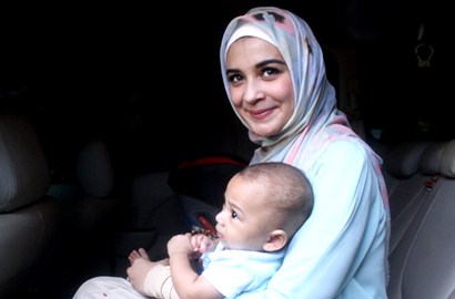 Lucunya Anak Shireen Sungkar Suka Tebar Pesona di Kamera