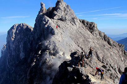Intip Foto Tim SAR Tantang Bahaya Demi Evakuasi Eri Yunanto di Merapi