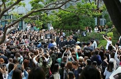 SHINee Hebohkan Kampus Wanita Saat Syuting 'Guerilla Date'
