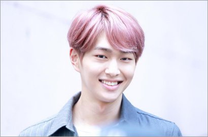 Fans Menangis Saat Onew SHINee Sebut Diri Sendiri Sebagai 'Mayat'