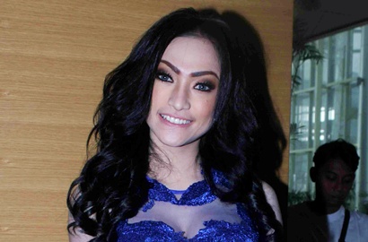 Awas, Foto Seksi Terbaru Amel Alvi Bisa Bikin Cowok Salah Fokus