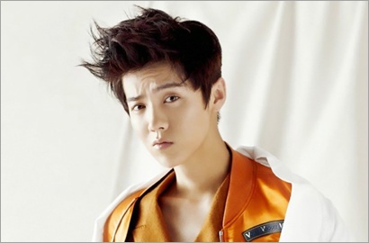 Demi Hari Libur, Luhan Eks EXO Rela Pasang Iklan di Stasiun Kereta?