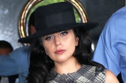 Lady GaGa Dapat 34 Rancangan Gaun Pengantin Desainer Ternama