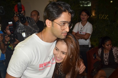 Fans Shaheer Sheikh Ancam Bakal Siram Ayu Ting Ting dengan Air Keras?