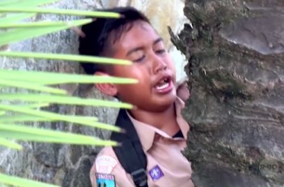 Mau Ditilang Polisi, Bocah 12 Tahun Nangis Bombay sampai Tidur di Aspal