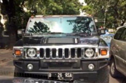 Heboh di Medsos Mobil Mewah Lawan Arus, Ini Komentar Pemiliknya