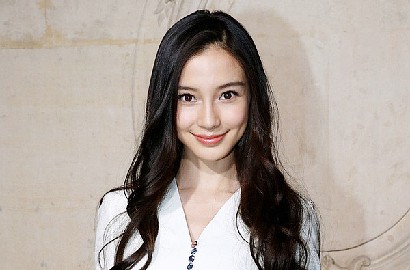 Kepergok Pakai Baju Pengantin, Angelababy Fitting untuk Pernikahan?