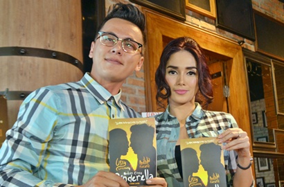 Karena Bikin Buku, Ussy Sulistiawaty Jadi Dekat Lagi dengan Mantan Pacar