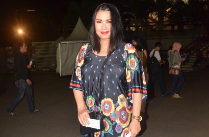 Titi DJ Sempatkan Diri Datang ke Konser Tunggal Raisa